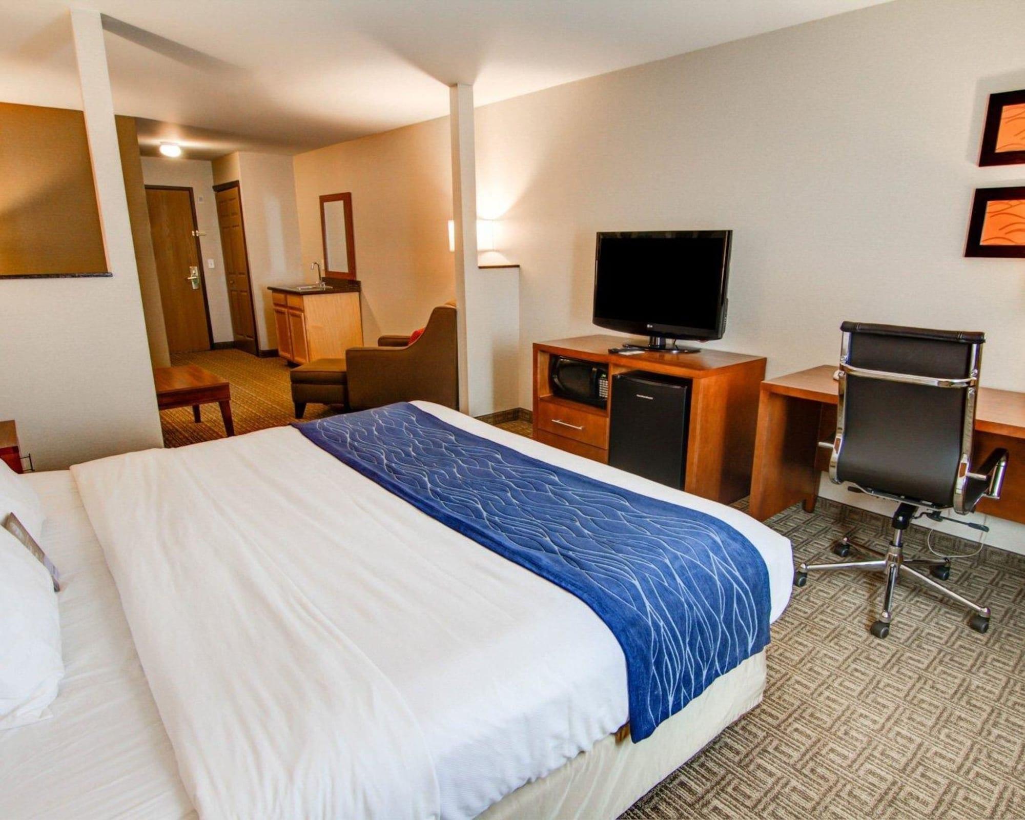 Comfort Inn & Suites Murrieta Temecula Wine Country Exterior photo