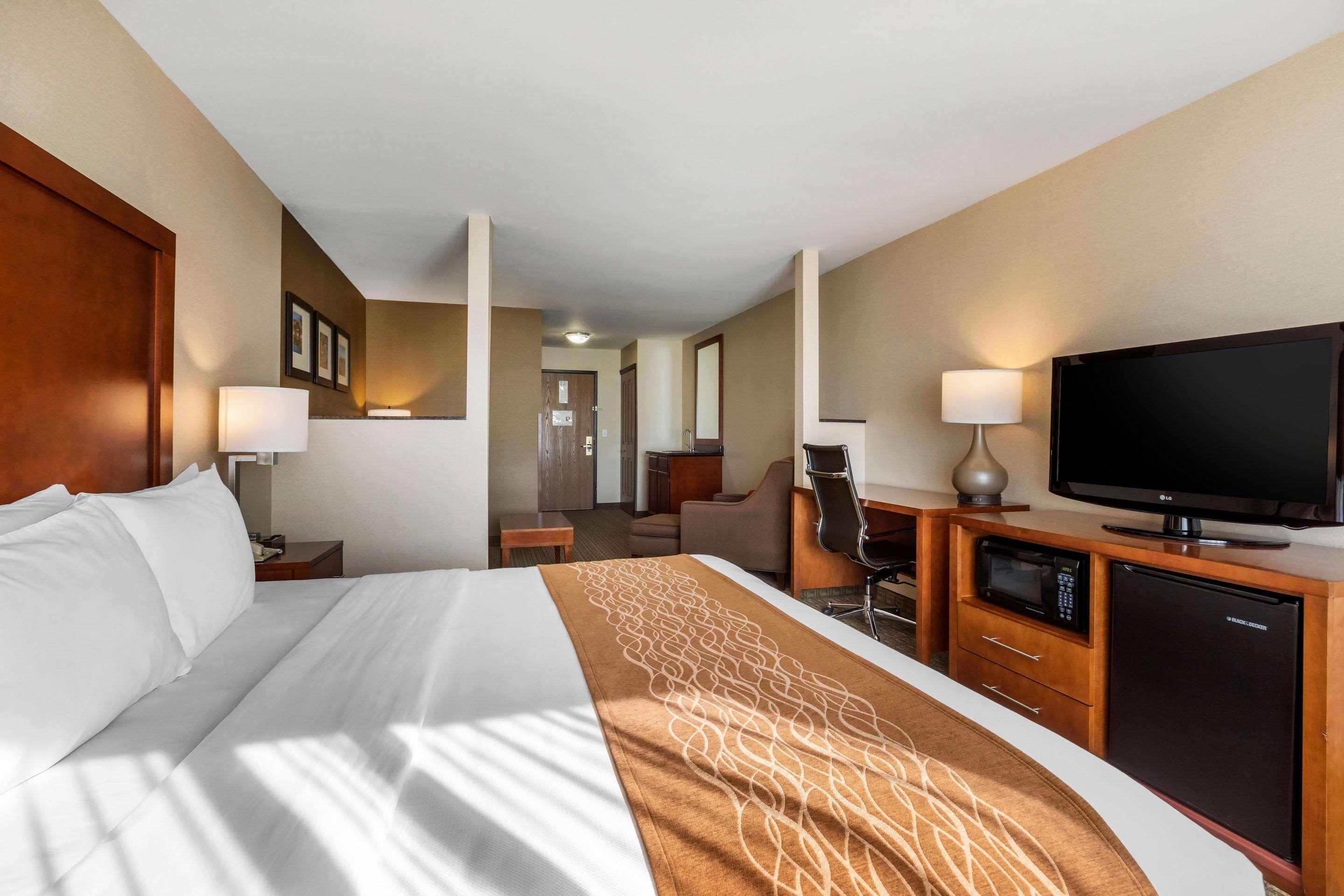 Comfort Inn & Suites Murrieta Temecula Wine Country Exterior photo