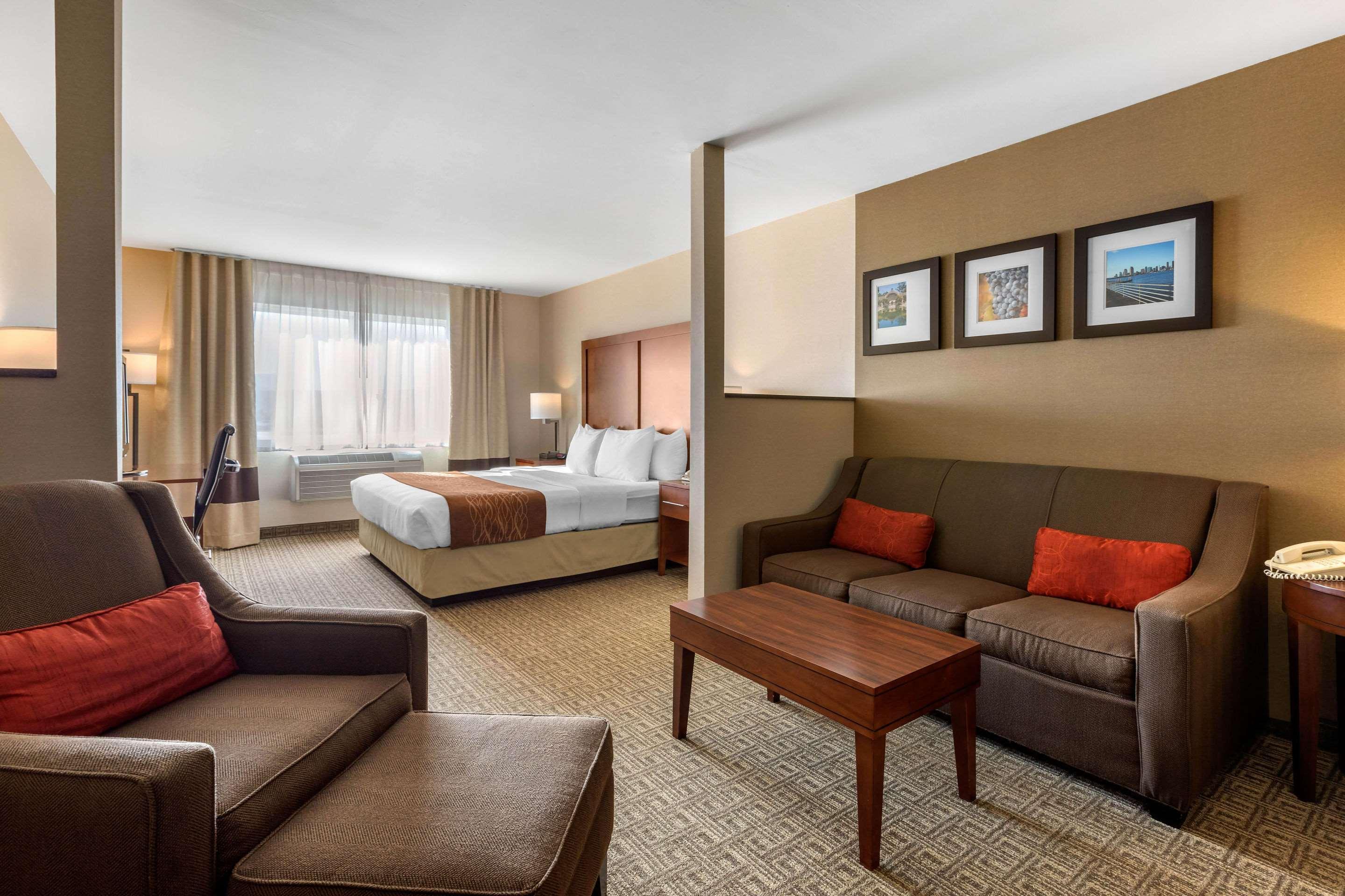 Comfort Inn & Suites Murrieta Temecula Wine Country Exterior photo