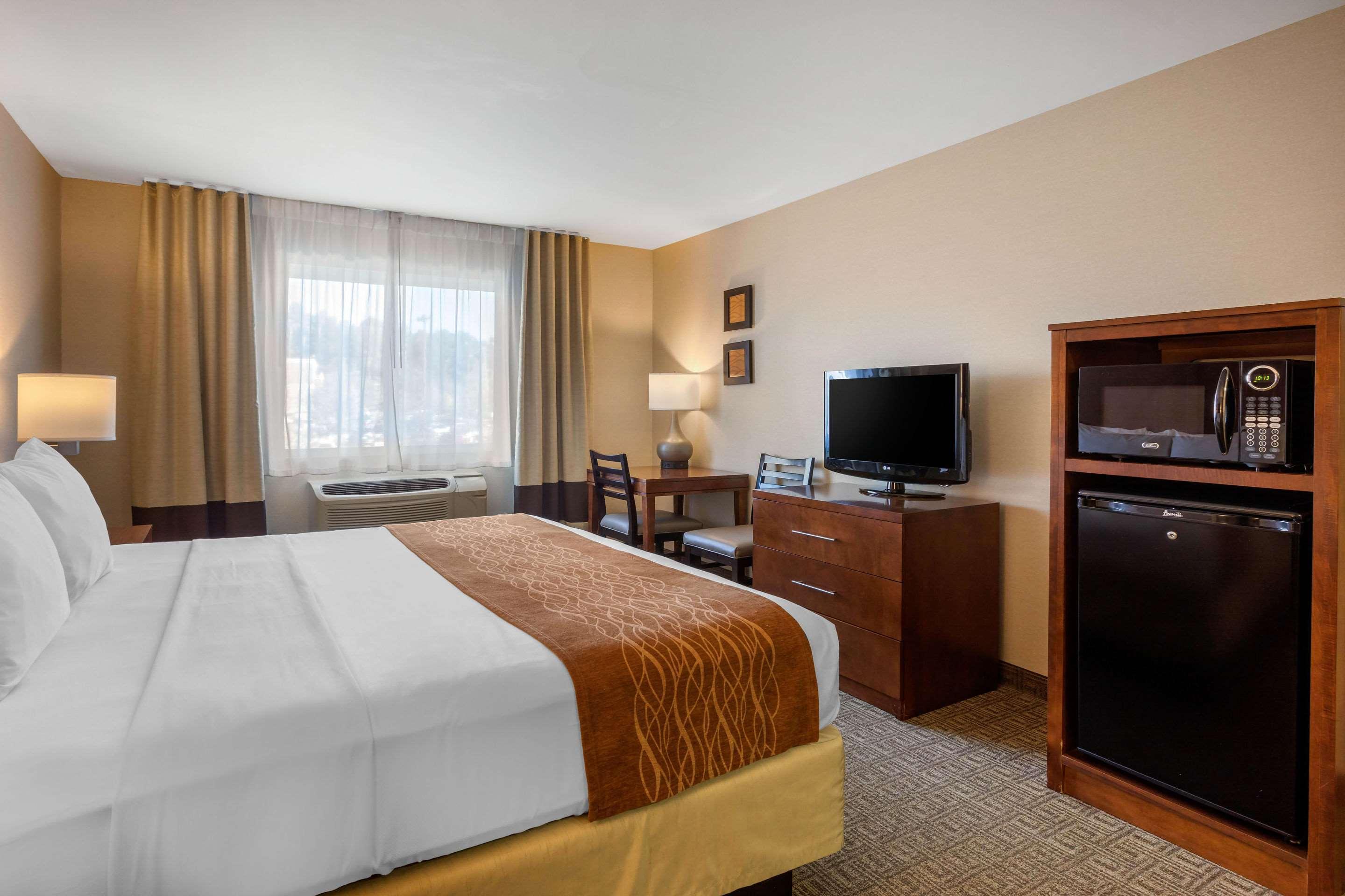Comfort Inn & Suites Murrieta Temecula Wine Country Exterior photo