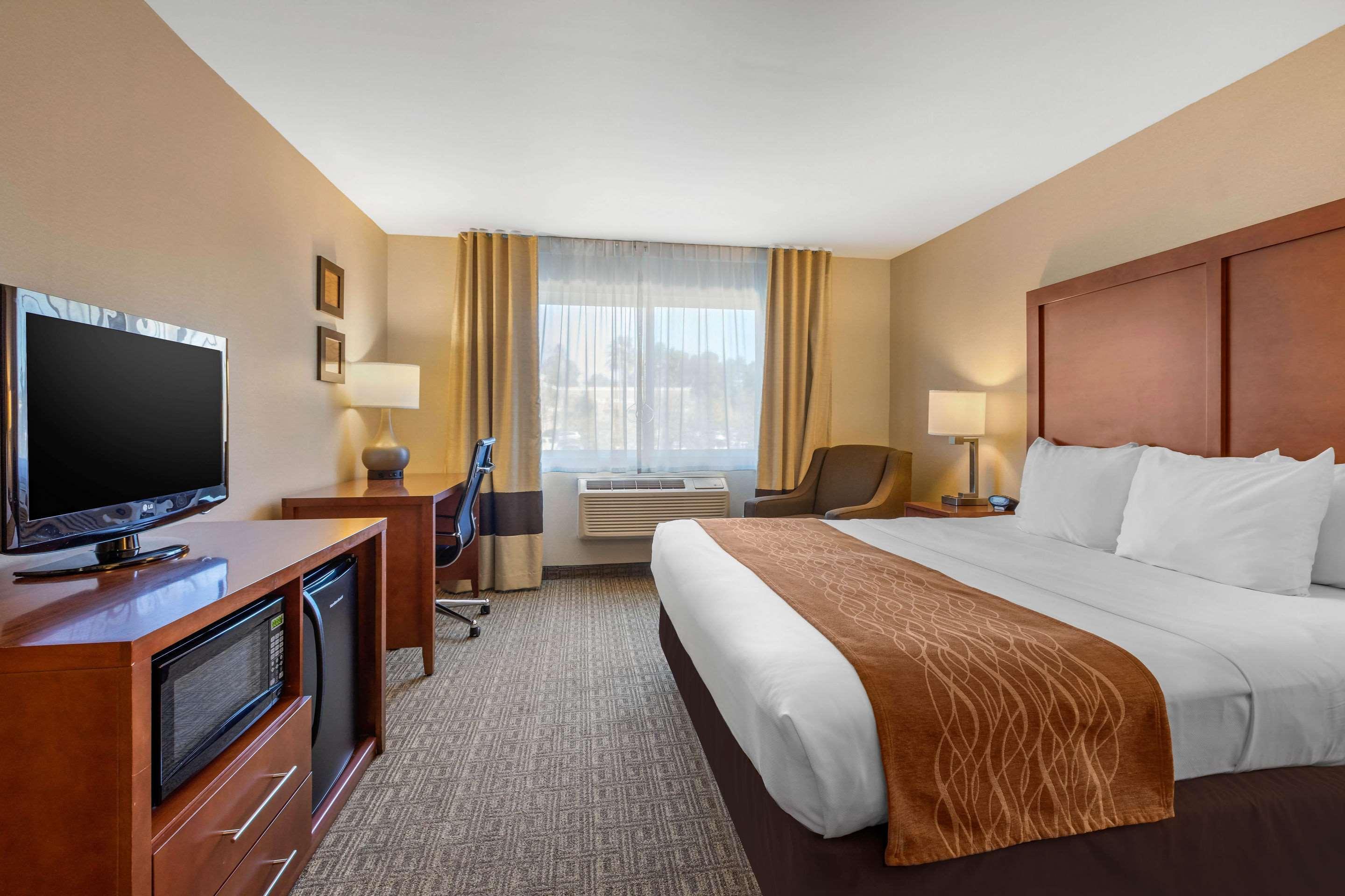 Comfort Inn & Suites Murrieta Temecula Wine Country Exterior photo