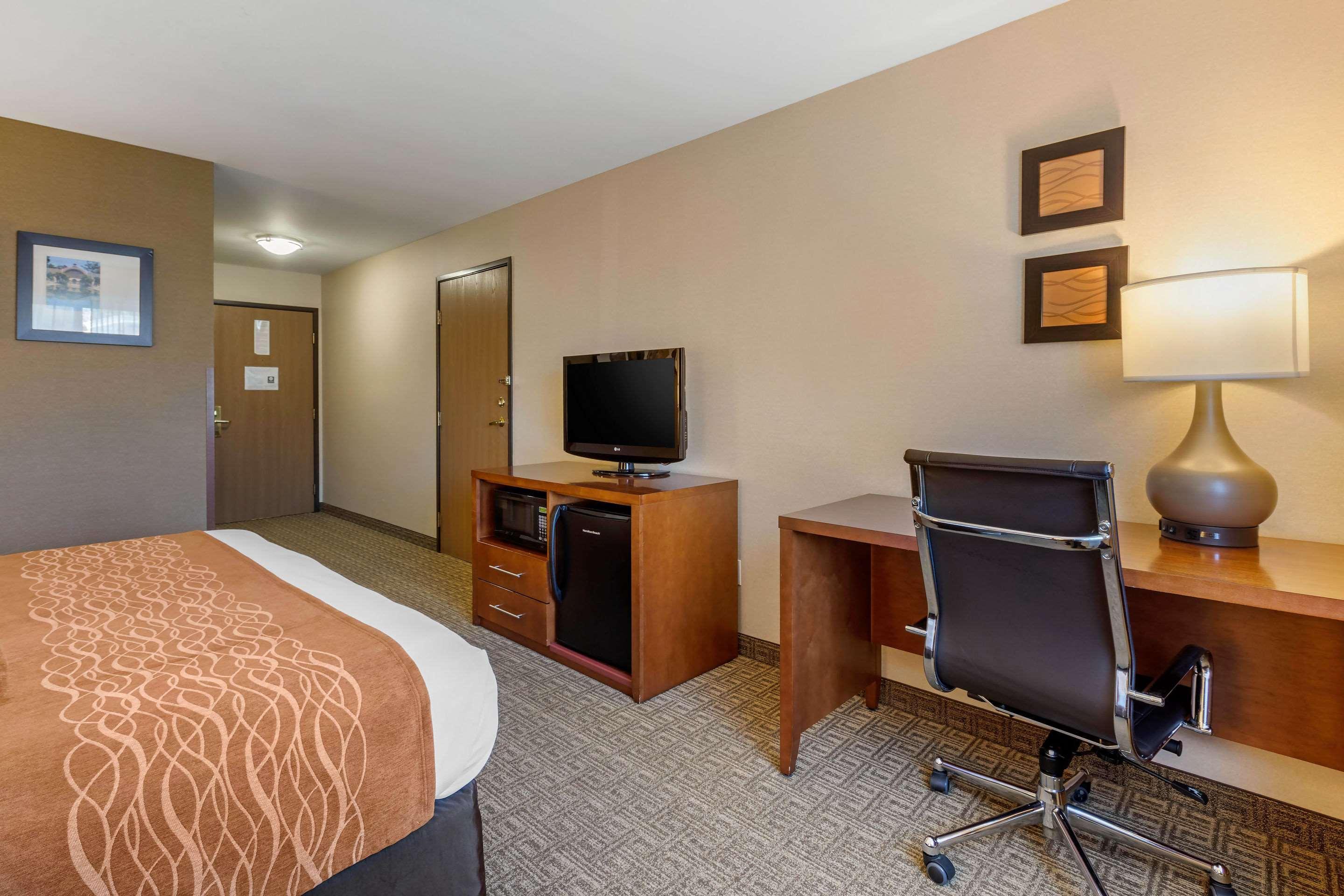 Comfort Inn & Suites Murrieta Temecula Wine Country Exterior photo